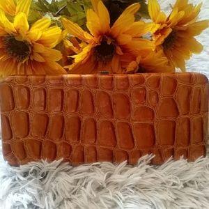 Woman's wallet pocketbook